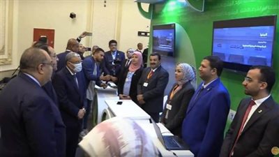 محافظ المنيا يشارك في مؤتمر المبادرة الوطنية للمشروعات الخضراء الذكية.. صور