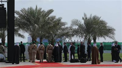 ملك البحرين يصطحب الإمام الطيب والبابا فرنسيس لزراعة نخلة تعبيرًا عن أهمية مواجهة التغيرات المناخية