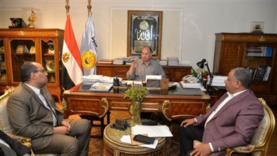 محافظ أسيوط يوجه بتشديد الرقابة والتصدى لعمليات احتكار 