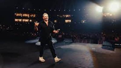 عمرو دياب يشعل موسم الرياض بحفل جماهيري ضخم