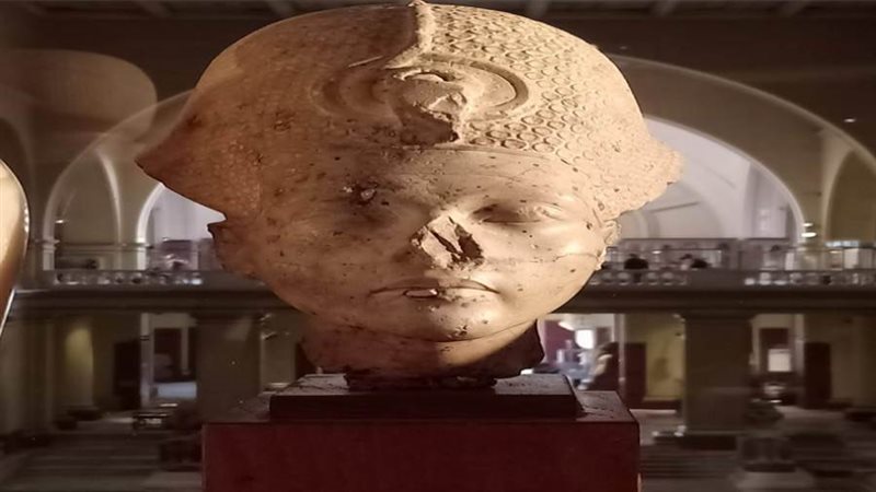 تمثال توت عنخ آمون