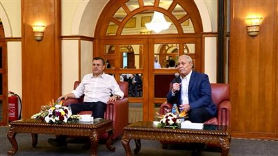 وزير السياحة والآثار يجتمع مع مستثمري الأقصر 