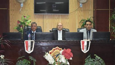 طلاب من أجل مصر بهندسة سوهاج ينظمون ندوة عن التغيرات المناخية 