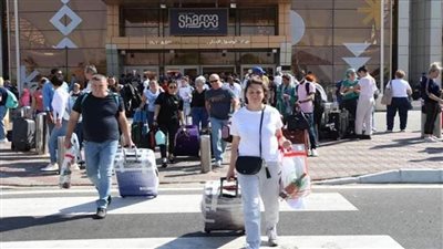  وزير الطيران المدني يتفقد الخدمات المقدمة لضيوف مصر بمؤتمر المناخ