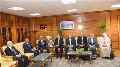 رئيس جامعة أسيوط يستقبل وفد ضمان الجودة فى مستهل زيارتهم لكلية التربية