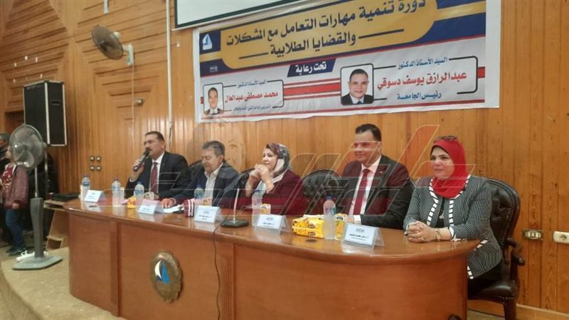 خلال الندوة