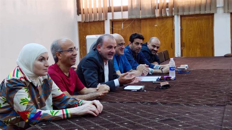 الحسيني يجتمع بمدربي