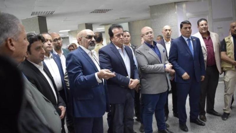 وزير الصحة في مستشفى