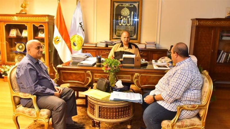 محافظ أسيوط يبحث