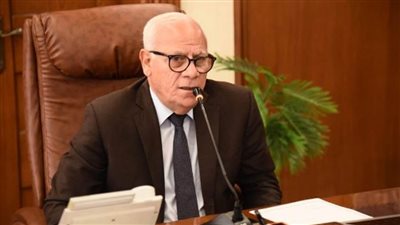 محافظ بورسعيد يؤكد توافر السلع ويكثف الحملات التموينية لضبط الأسواق