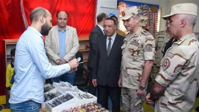 محافظ الإسكندرية وقائد المنطقة الشمالية العسكرية يتفقدان القافلة الطبية بـ
