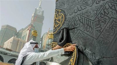 رئاسة شؤون الحرمين تنفذ أعمال الصيانة لكسوة الكعبة المشرفة