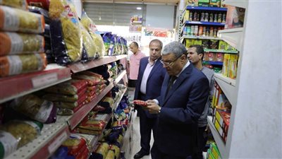 محافظ المنيا تحرير 4 محاضر لعدم الإعلان عن الأسعار والبيع بأسعار مبالغ فيها 