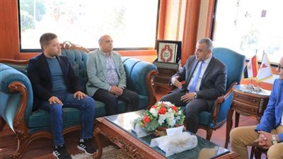محافظ سوهاج يستقبل وفدًا من وزارة الشباب والرياضة لبحث إطلاق قوافل رياضية مكثفة 