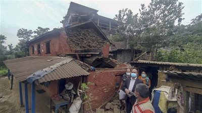 قتلى في زلزال ضرب النيبال ووصلت ارتداداته إلى العاصمة الهندية