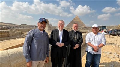 رئيس وزراء الفاتيكان يزور منطقة الأهرامات