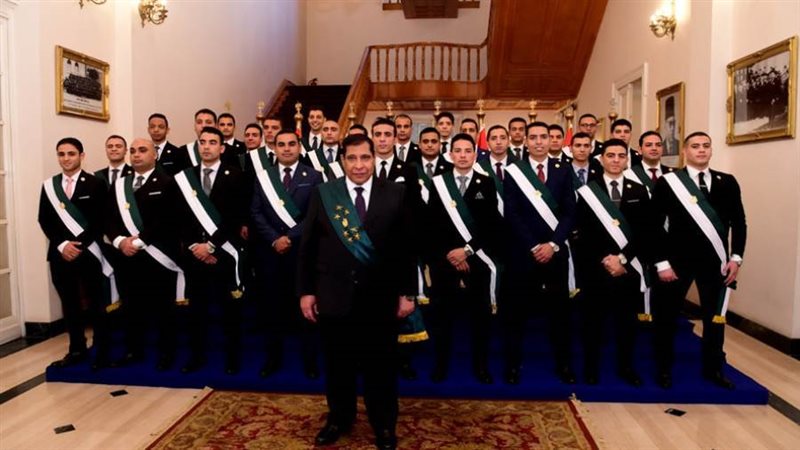 المندوبون الجدد يؤدون