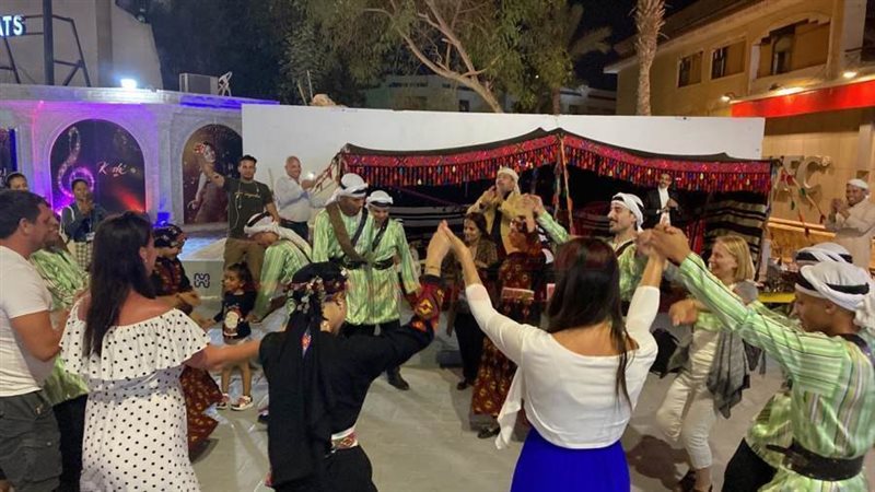 الخيمة البدوية وسعادة