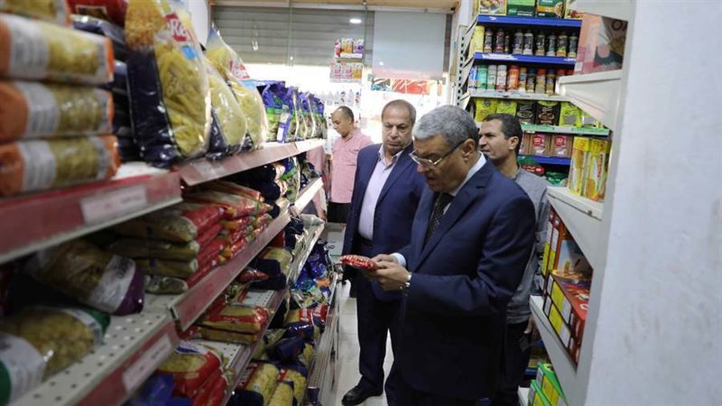 محافظ المنيا خلال