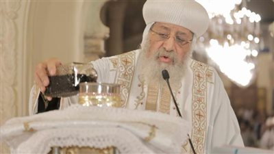 البابا تواضروس لكهنة الإسكندرية بعد الترقية: الراعي يبذل نفسه لأجل الخراف