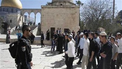 مُستوطنون يقتحمون الأقصى بحماية الاحتلال الإسرائيلي