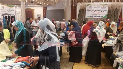   توزيع الملابس الجاهزة بالمجان للأسر الأولى بالرعاية في كفر الشيخ