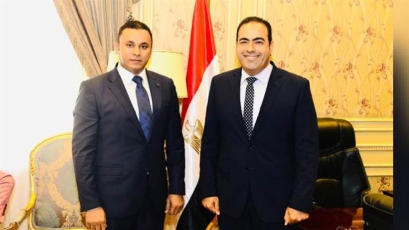 الدكتور محمود حسين