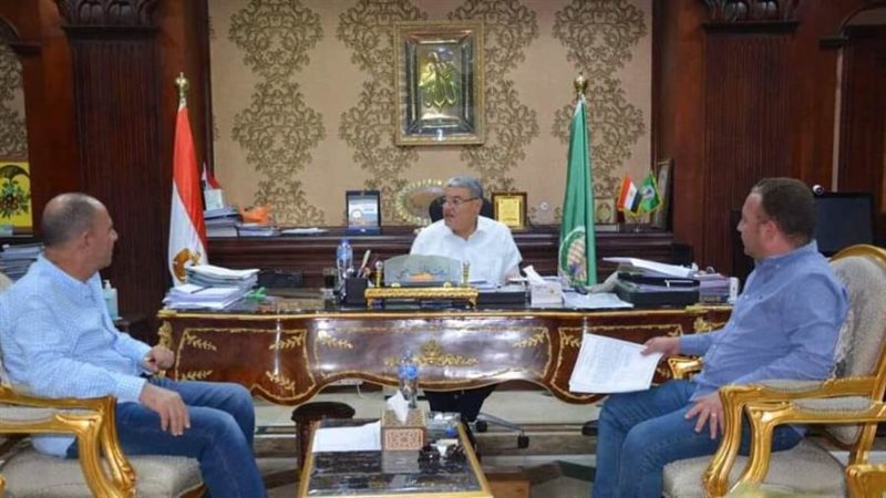 محافظ المنيا يلتقي