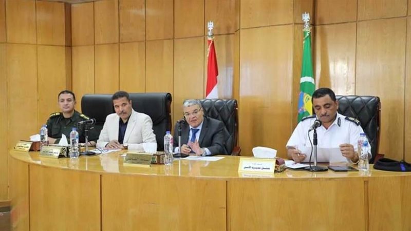 محافظ المنيا خلال