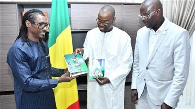 السنغال تجدد عقد أليو سيسيه حتى 2024