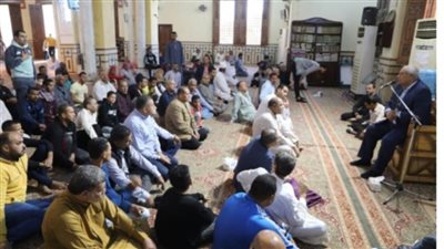 محافظ الوادي الجديد يؤدي صلاة الجمعة بالمجمع الإسلامي بمدينة الخارجة  