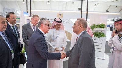  رئيس اقتصادية قناة السويس: جهود مكثفة لاستقطاب المزيد من الاستثمارات في الطاقة النظيفة