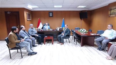 وكيل وزارة الصحة يترأس اجتماع لجنة الأزمات لمتابعة خطة التأمين الطبي للطوارئ