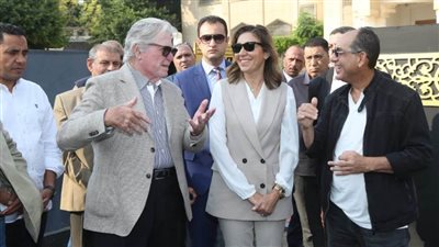 وزيرة الثقافة والفنان حسين فهمي يتفقدان تجهيزات افتتاح «القاهرة السينمائي»