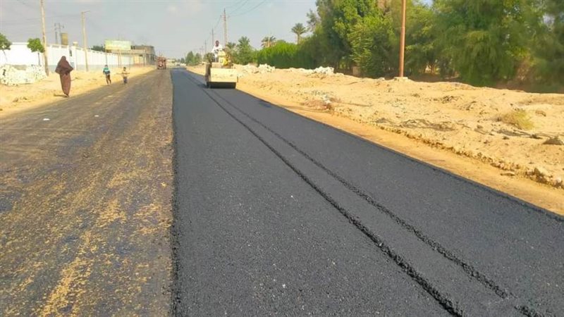 رصف طريق قرى الخريجين