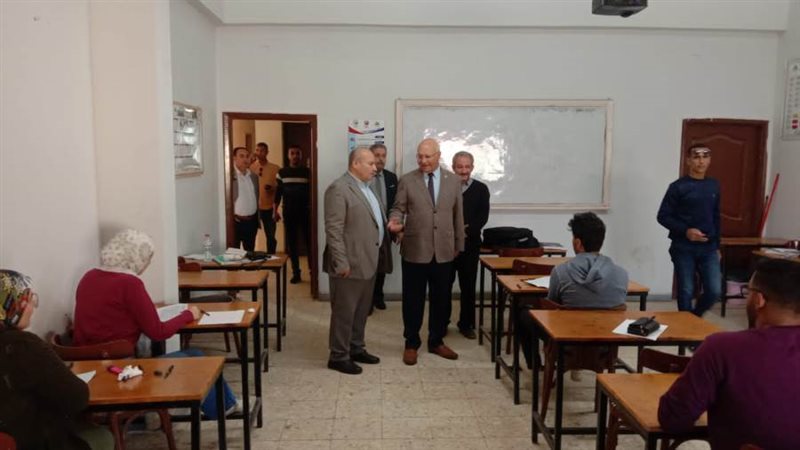 جانب من تفقد الامتحانات