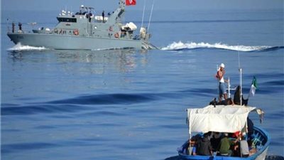 السلطات التونسية تحبط 12 محاولة للهجرة غير الشرعية وتنقذ 412 مهاجرًا من الغرق