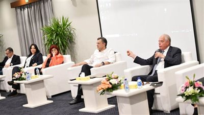 وزير السياحة والآثار ومحافظ جنوب سيناء يجتمعان مع بعض المستثمرين السياحيين