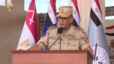 عاجل.. وزير الدفاع يلتقي عددًا من رجال القوات المسلحة (فيديو)