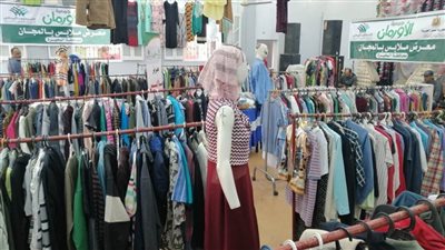 تنظيم معارض ملابس مجانية وتوزيع 3500 قطعة ملابس على 600 أسرة بالبحيرة