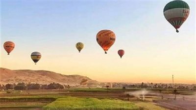 تحليق 40 رحلة بالون طائر تقل 830 سائحا في سماء الأقصر