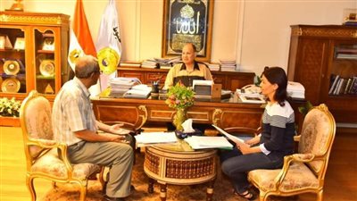 محافظ أسيوط تسهيل إجراءات النقل والندب للعاملين بالجهاز الإداري وتدريب العاملين لتأهيلهم لمواكبة التحول الرقمي