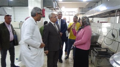 جامعة المنيا.. لجان إشراف على الوجبات المطهية والجافة بالمطعم المركزي للطلاب.. صور 