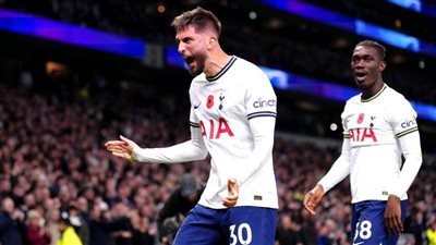 توتنهام يفوز على ليدز يونايتد بصعوبة في البريميرليج