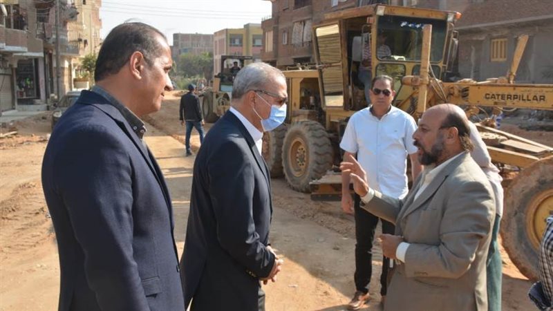 جانب من متابعة الأعمال