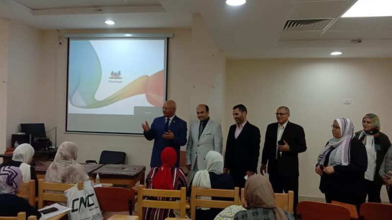 رئيس الجامعة يلتقى