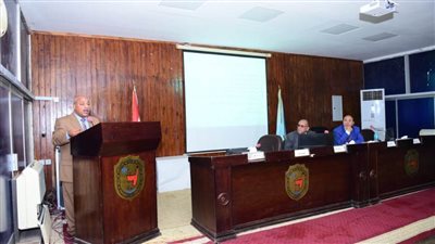  ندوة بكلية التربية الرياضية بجامعة سوهاج التغيرات المناخية والمجال الرياضي