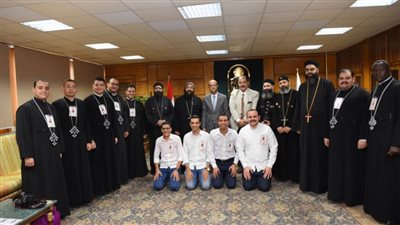 رئيس جامعة أسيوط يفتح أبواب المكتبات الجامعية لاستقبال طلاب الكلية الإكليريكية اللاهوتية