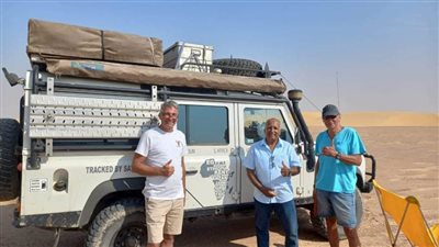 رحالة بلجيكيون يجوبون صحراء الوادي الجديد