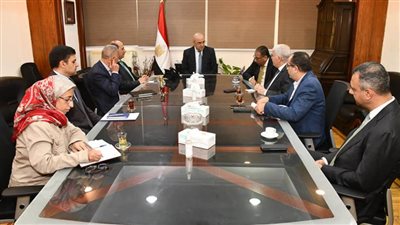 وزير الإسكان يتابع الموقف التنفيذي لمشروع سد ومحطة 